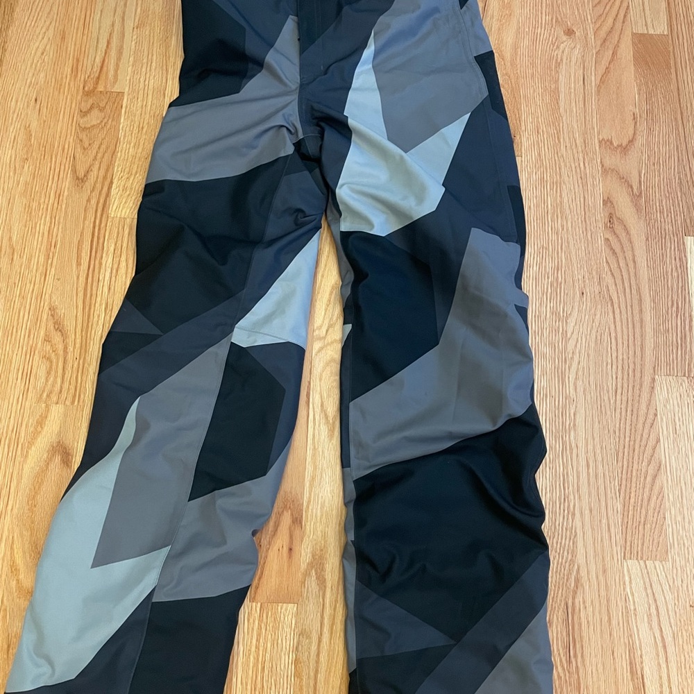 Youth XLarge ski and snow pants. Under Armour. Brand new.